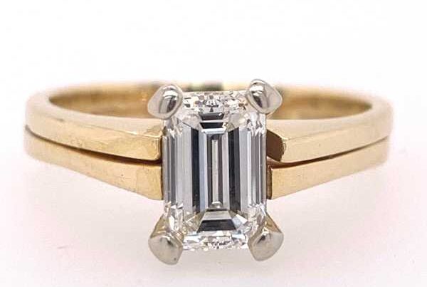 Emerald-cut diamond gold engagement ring