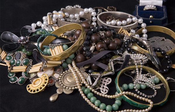 Is Custom-Made Jewelry A Beneficial Choice?