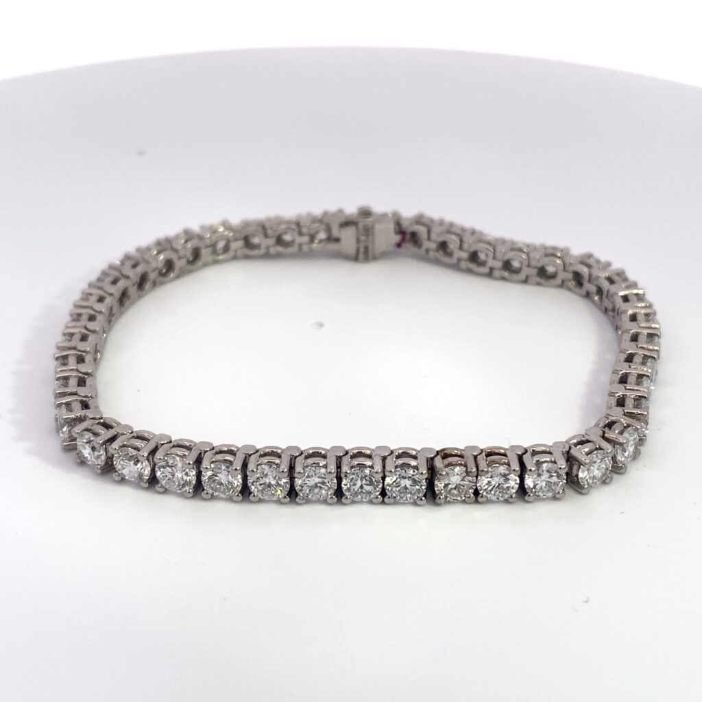 White gold diamond tennis bracelet